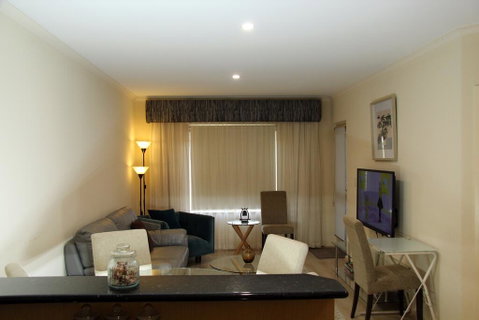 ADELAIDE CBD APARTMENT - 3BR, 2BATH & CARPARK - Accommodation Directory 2