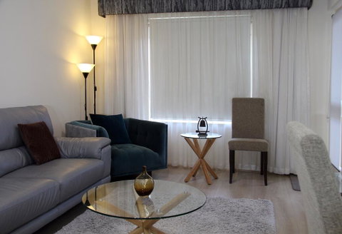 ADELAIDE CBD APARTMENT - 3BR, 2BATH & CARPARK - Accommodation Directory 3