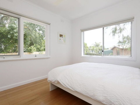 DROMANA BEACH SHACK - Accommodation Directory 4