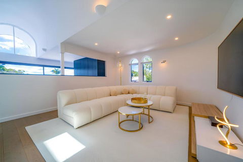 Elegant 3BR Apt -Bondi Junction & Stunning Skyline - Accommodation Directory 2