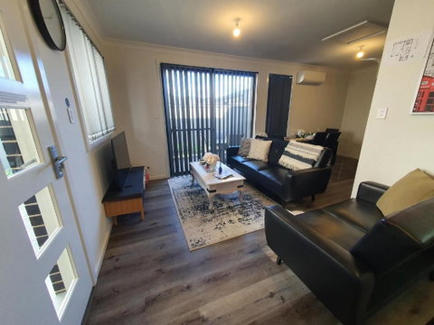 Entire 2br, Hideaway - Accommodation Directory 4