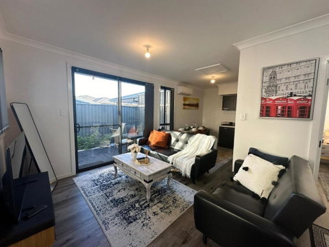 Entire 2br, Hideaway - Accommodation Directory 3