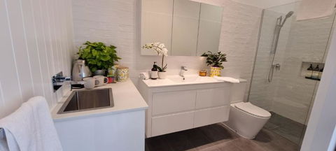 Fab 4brm Home With Pool A 15 Min Walk To Beach - Accommodation Directory 4