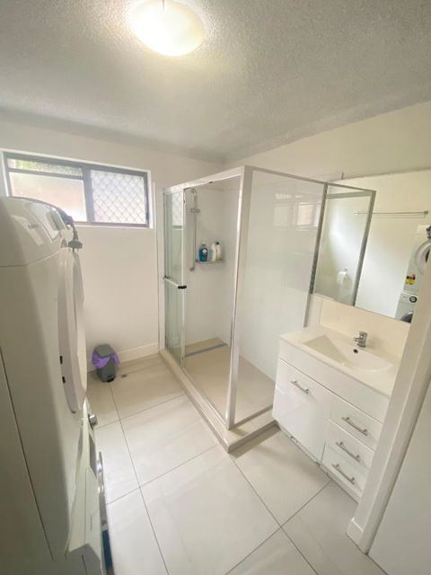Fabulous Canal-front Unit In Mooloolaba - Accommodation Directory 2