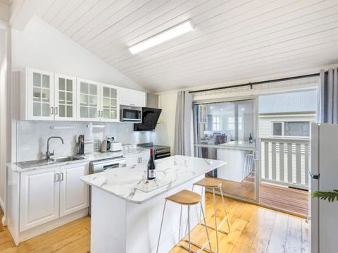Family Friendly Cozy 4BR House At Annerley - Accommodation Directory 0