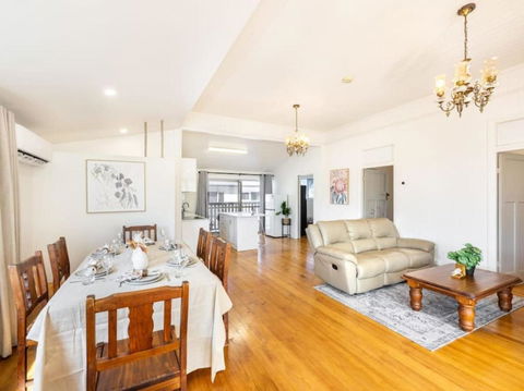 Family Friendly Cozy 4BR House At Annerley - Accommodation Directory 2