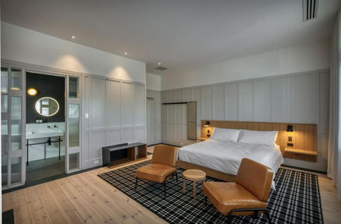 Farmers Home Hotel - Accommodation Directory 2