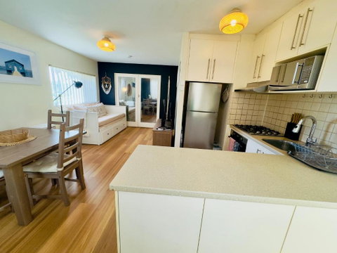 FORR64 - Cosy East Perth Retreat - Accommodation Directory 4