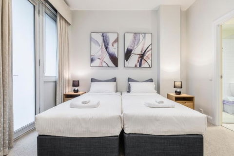 Fabulous Collins Street Luxury 2 BR Apartment - Accommodation Directory 2