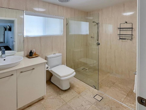 H2O Holiday Apartments Unit 12 - Accommodation Directory 3