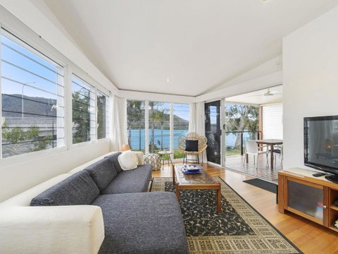H2O Holiday Apartments Unit 13 - Accommodation Directory 1