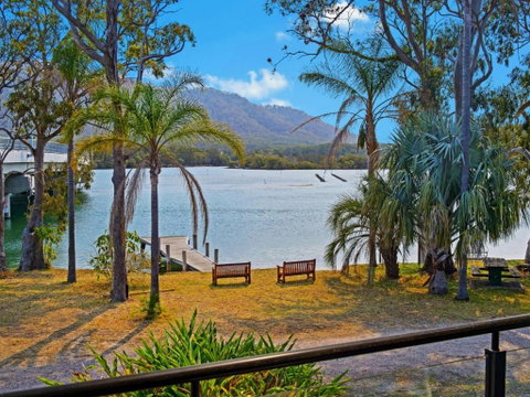 H2O Holiday Apartments Unit 13 - Accommodation Directory 0
