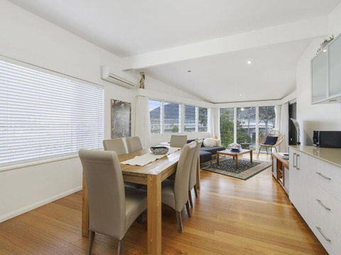 H2O Holiday Apartments Unit 13 - Accommodation Directory 2