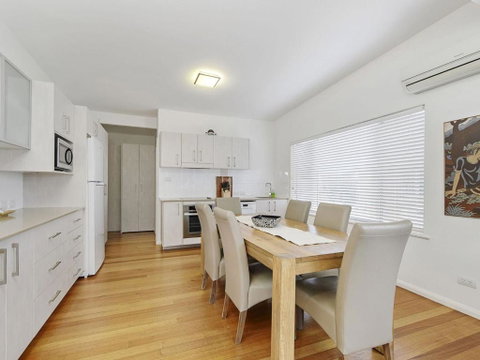 H2O Holiday Apartments Unit 13 - Accommodation Directory 4