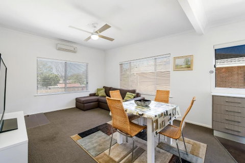 H2O Holiday Apartments Unit 5 - Accommodation Directory 3