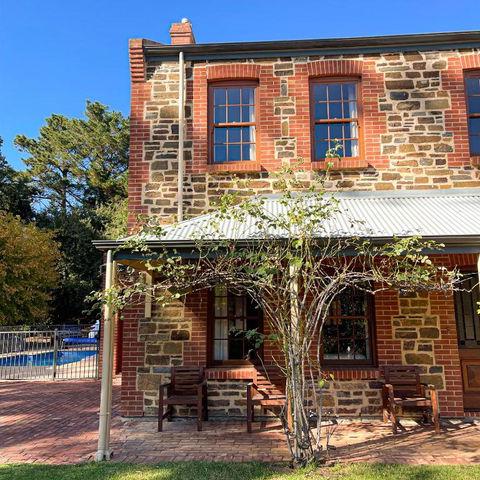 Hahndorf Luxury Retreat 5 Bedrooms For 12 Guests - Accommodation Directory 3