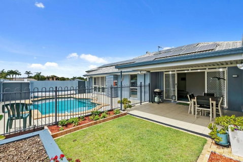 HALYCON HOUSE - Accommodation Directory 2