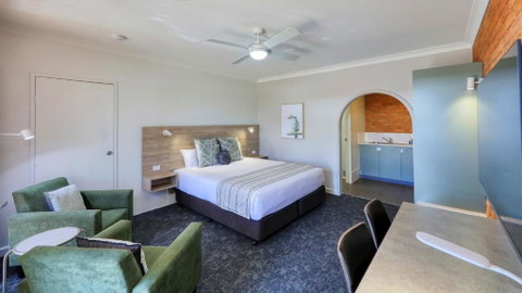 Hamilton Henry Parkes Motor Inn - Accommodation Directory 0