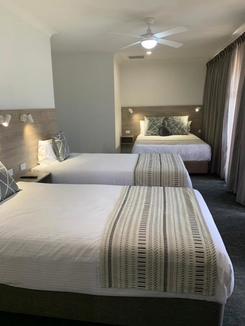 Hamilton Henry Parkes Motor Inn - Accommodation Directory 3