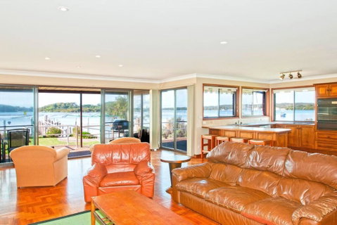 HAIS18G - Riverside Delight - Accommodation Directory 1