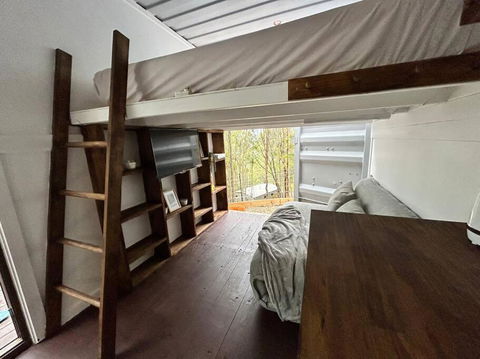 Hill Dweller Hideout - Accommodation Directory 3