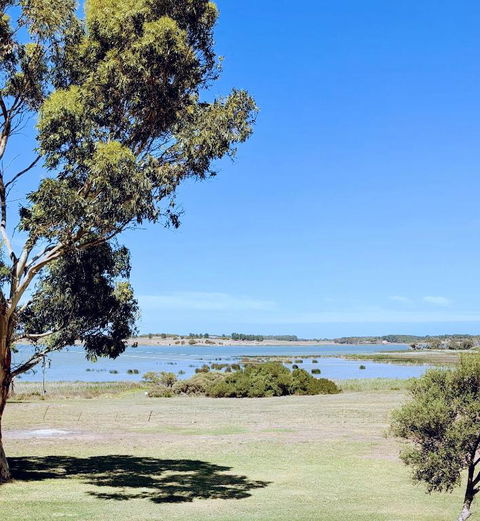Hilltop Riverview Retreat - Accommodation Directory 0
