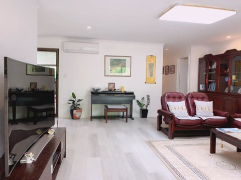Home Away From Home-(Room1) - Accommodation Directory 1
