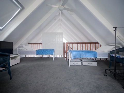Affordable Twin Peaks 1 - Accommodation Directory 2