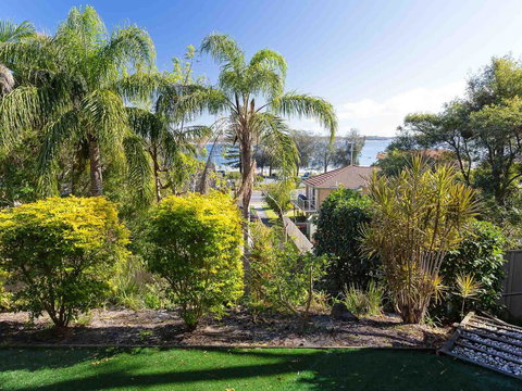 Aislinn' 3/273 Corrie Parade - Air Con, Water Views, BBQ - Accommodation Directory 3