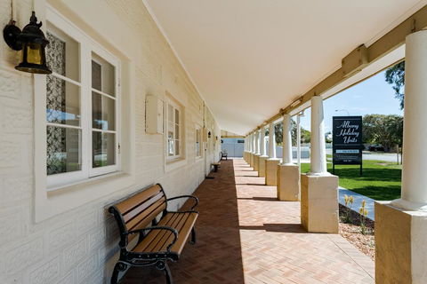 Albany Holiday Units - Accommodation Directory 2