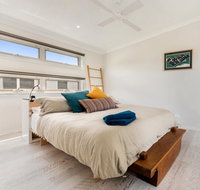 Alice's Palace 2-minute walk to lifeguard patrolled surf beach - Accommodation Directory