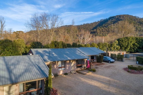 Alinga Longa 4 - Accommodation Directory 3