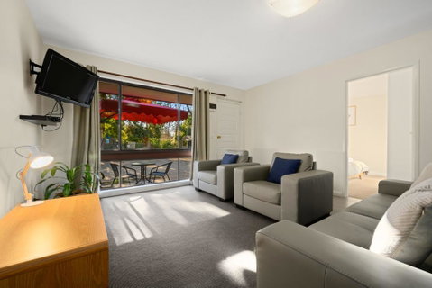 Alinga Longa 4 - Accommodation Directory 1