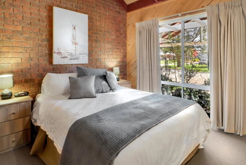 All Seasons Mansfield - Accommodation Directory 1