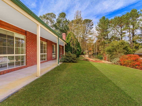 Alpine Mist - Spacious 5 Bedroom Home - Accommodation Directory 3