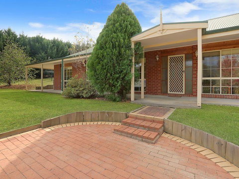Alpine Mist - Spacious 5 Bedroom Home - Accommodation Directory 0