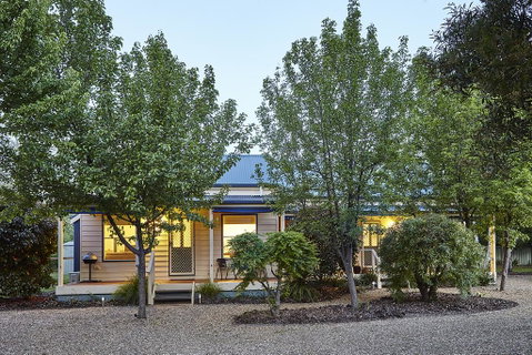 Alpine Valley Cottages - Accommodation Directory 2