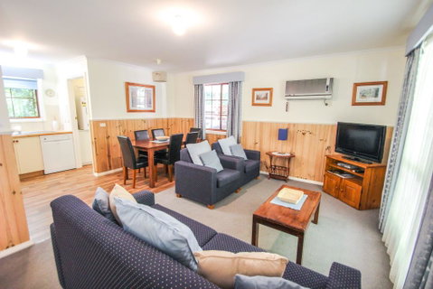 Amber Cottage - Accommodation Directory 0