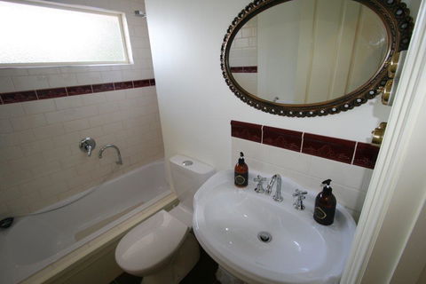 Annies Garden Cottage - Accommodation Directory 3