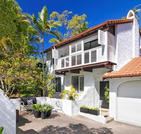 Apartment 1 - 20 Viewland Drive - Accommodation Directory