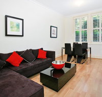 Art Deco in the Cul-de-Sac - Spacious Executive 1BR Potts Point Apartment in Quiet Cul-de-Sac - Accommodation Directory
