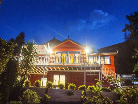 Artee House - A Bright Escape - Accommodation Directory 2
