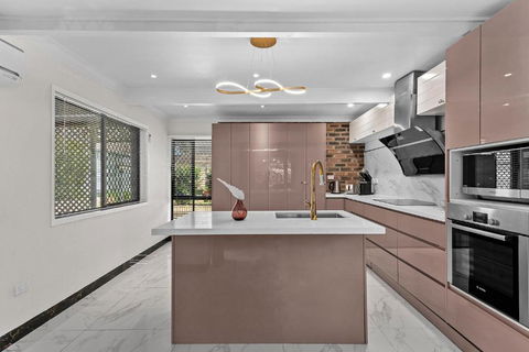 Luxury Living 2B2B In Southern Brisbane Parking - Accommodation Directory 0