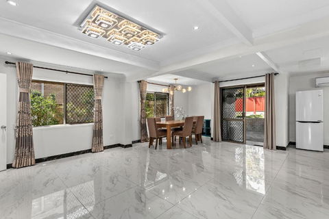 Luxury Living 2B2B In Southern Brisbane Parking - Accommodation Directory 1