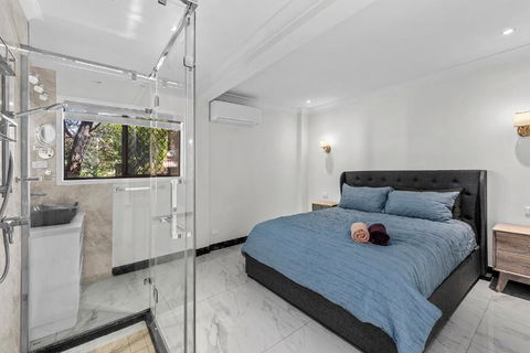 Luxury Living 2B2B In Southern Brisbane Parking - Accommodation Directory 2