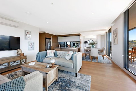 Luxury Overlooking The Yarra - 01663 - Accommodation Directory 3