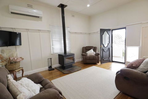 Manor Cottage - Accommodation Directory 0
