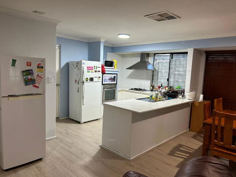 Master Room With Ensuite In A Lovely House - Accommodation Directory 2