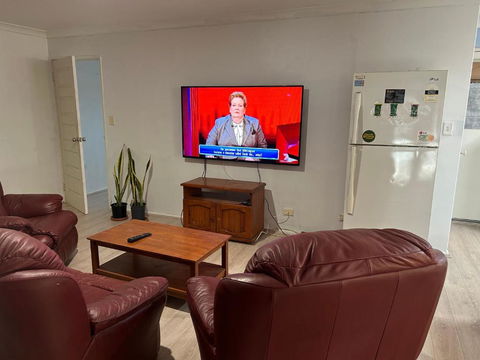 Master Room With Ensuite In A Lovely House - Accommodation Directory 1