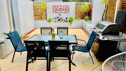 Melbourne Inner City Holiday Home Near CBD & Flemington - Accommodation Directory 0